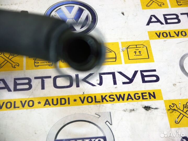 Патрубок вентиляции картера Фольксваген Пассат Б6