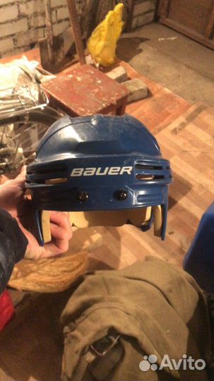 Хоккейный шлем