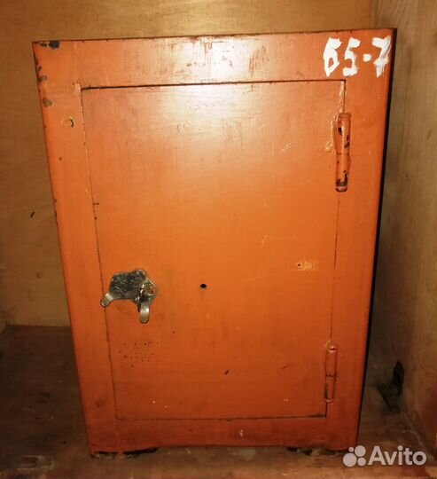 Металлический сейф-шкаф СССР