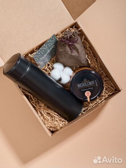 Подарочный набор с термосом и чаем на 23 февраля