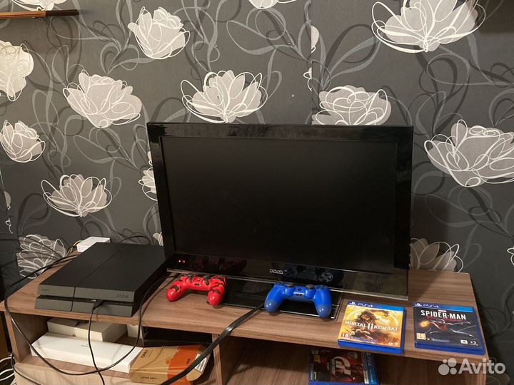 Ps4 fat 1tb + 2 геймпада и 3 игры