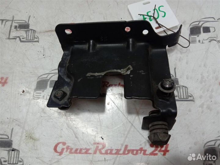 Кронштейн замка кабины Scania P 440 DC13 153 L01