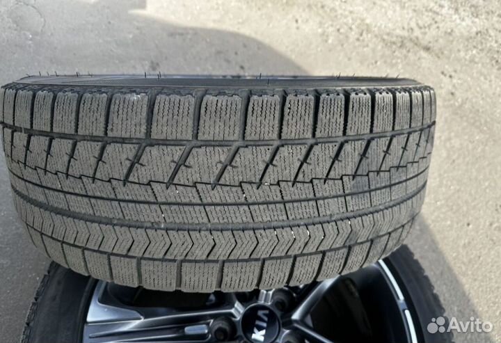 Bridgestone Blizzak VRX 235/45 R18 95S