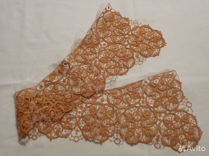 Воротники машинной вышивки разного цвета