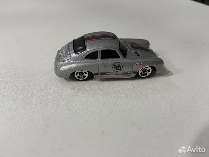 Машина (жук) Hot wheels outlaw