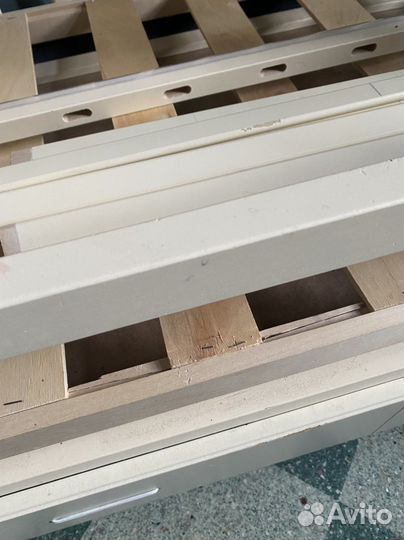 Кроватка детская с маятником