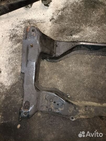 Подрамник передний W210 Mercedes Benz