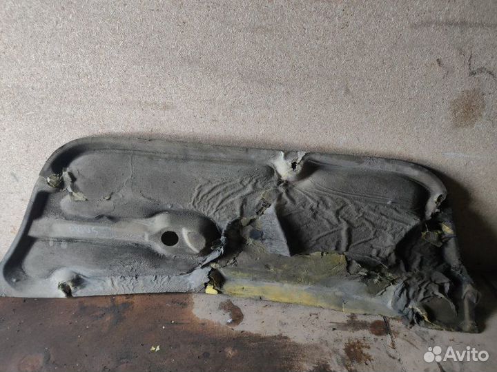 Уплотнитель капота Toyota Prius NHW20 1nzfxe(1.5L)