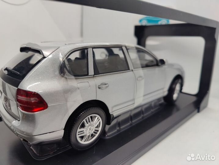 1/18 Norev Porsche Cayenne