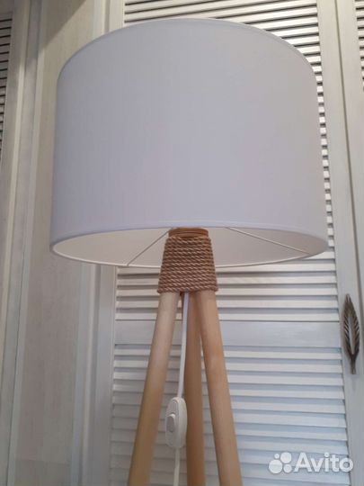 Торшер тренога Сканди