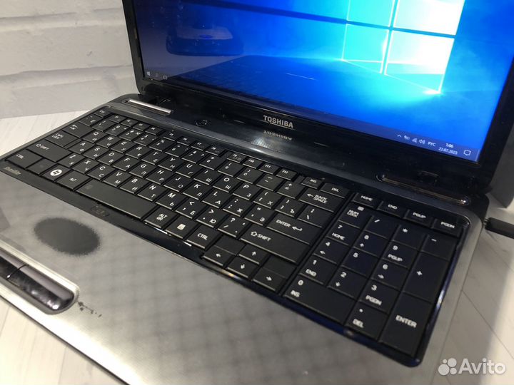 Бюджетный игровой ноутбук Toshiba 2 видеокарты/AMD