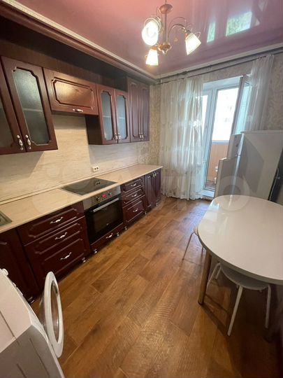 2-к. квартира, 60 м², 1/12 эт.