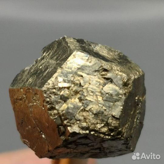 Кристалл пирита