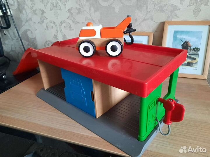 Гараж с эвакуатором и машинки лиллабу IKEA: