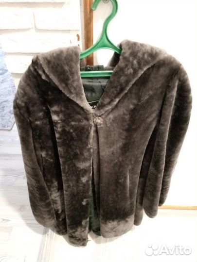 Шуба мутоновая с капюшоном 52 54 размер