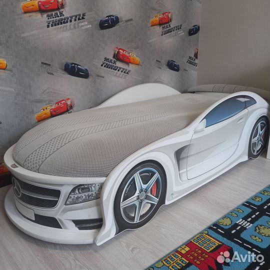 Детская кровать машина