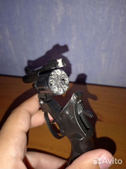 Пистолет пугач на пистонах
