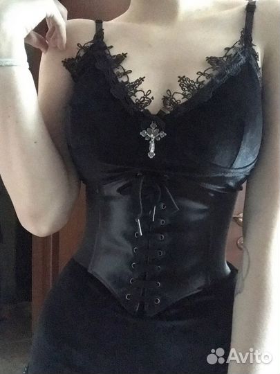 Черное облегающее платье