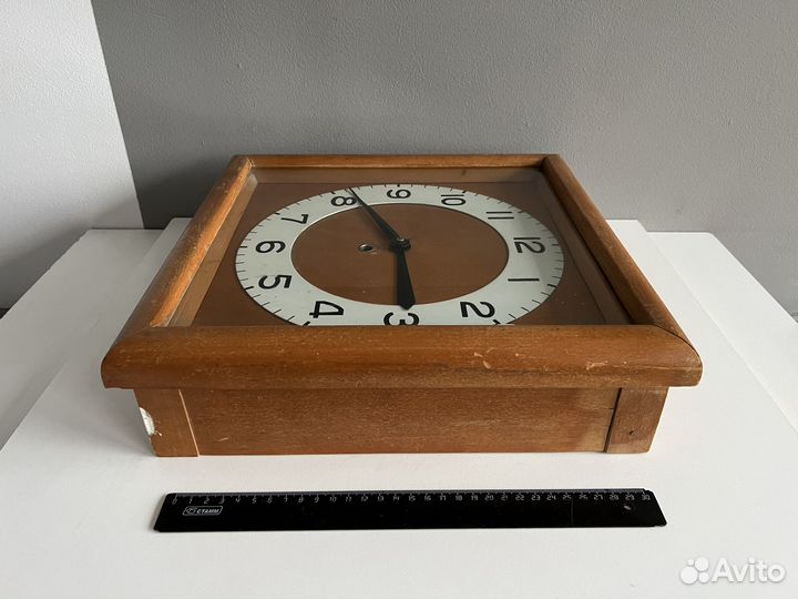 Механические настенные часы СССР, Дубовый корпус