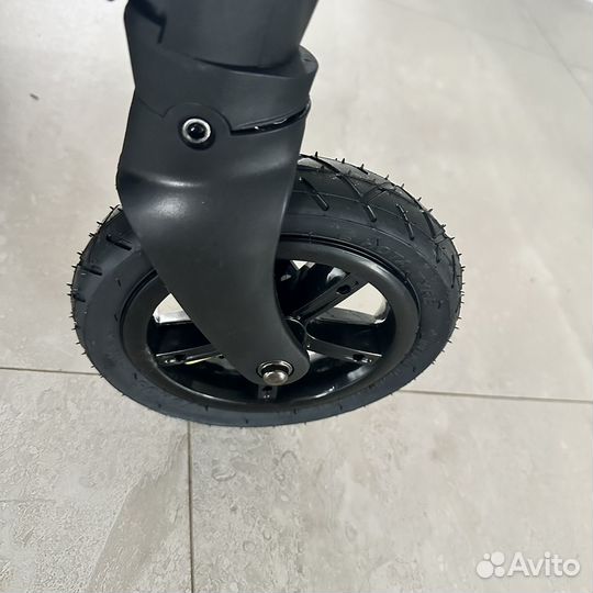 Коляска с большими надувными колесами