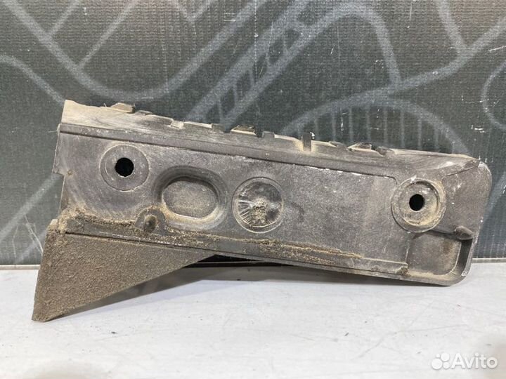 Крепление бампера переднее левое Audi A4 B6 ASN