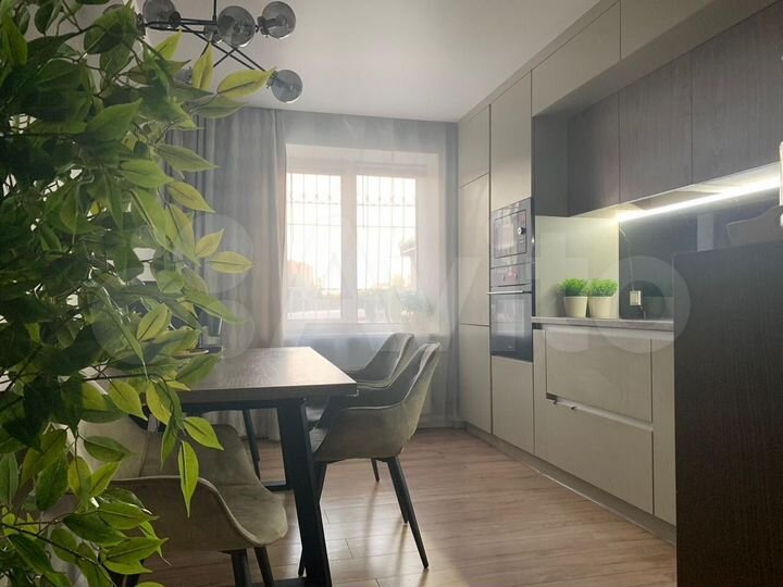 3-к. квартира, 100,5 м², 1/10 эт.