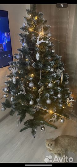 Елка с игрушками