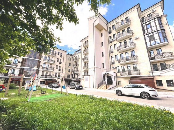 4-к. квартира, 140 м², 2/6 эт.