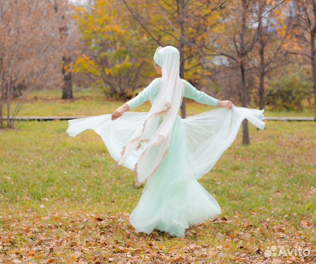 Платье на никах