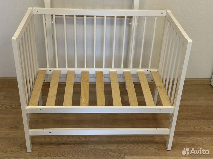 Кроватка детская 95 на 54 белая с матрасом