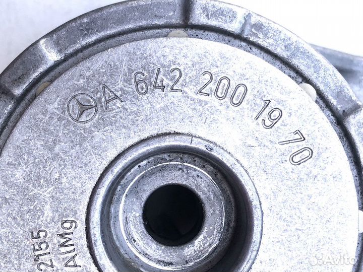 Натяжитель ремня мерседес A6422001970 2018г