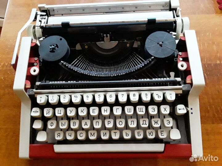 Печатная пишущая машинка Unis tbm de luxe