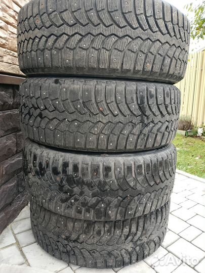 Bridgestone Blizzak Spike-01 205/55 R16