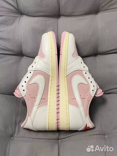 Nike air jordan 1 travis scott