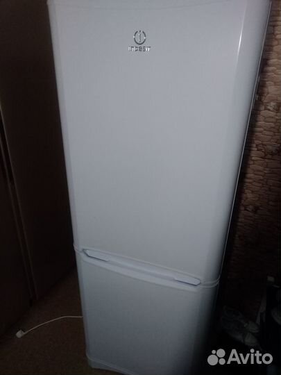 Холодильник Indesit