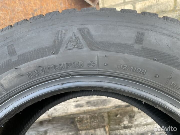 Bridgestone Blizzak W810 225/65 R16C