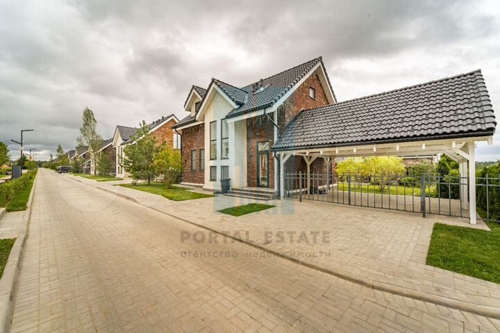 Коттедж 180 м² на участке 6 сот.