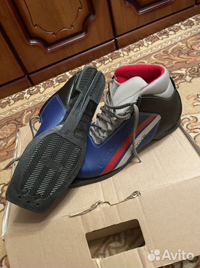 Лыжные ботинки новые 40 размер