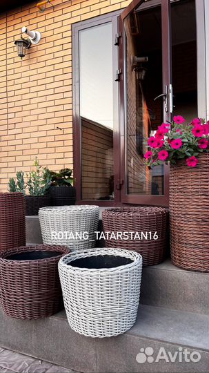 Кашпо из искусственного ротанга