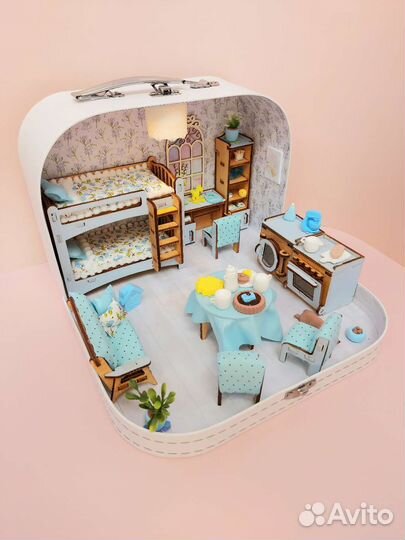 Кукольный домик- чемодан с мебелью для лол, кукла