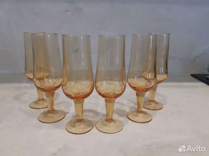 Графин с рюмками СССР бежевого цвета