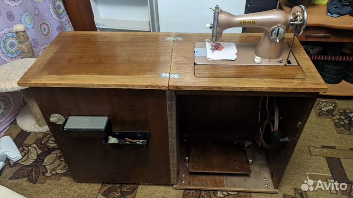 Швейная машина Чайка