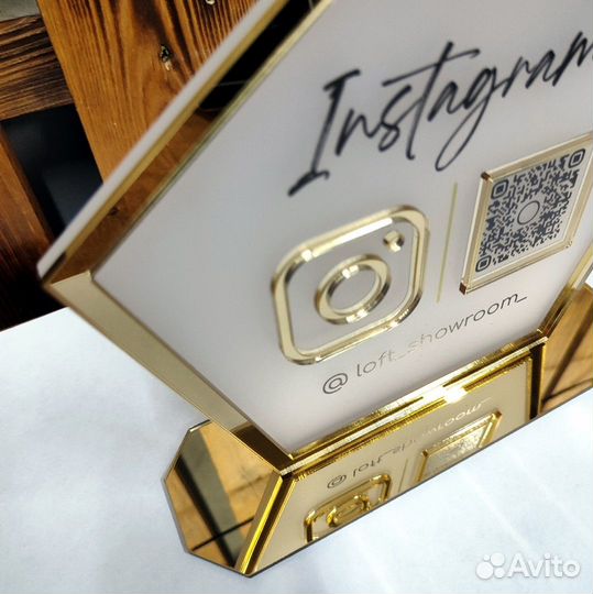 Табличка с QR кодом