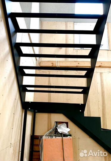 Лестницы г-образные под ключ