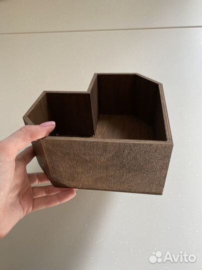 Деревянная коробка в форме сердца