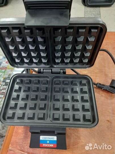 Электрическая вафельница новая