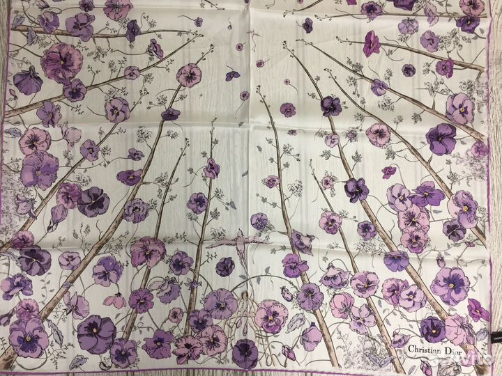 Шелковый платок Dior. Сиреневые цветы