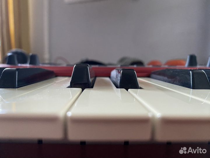 Midi-клавиатура Behringer UMX610