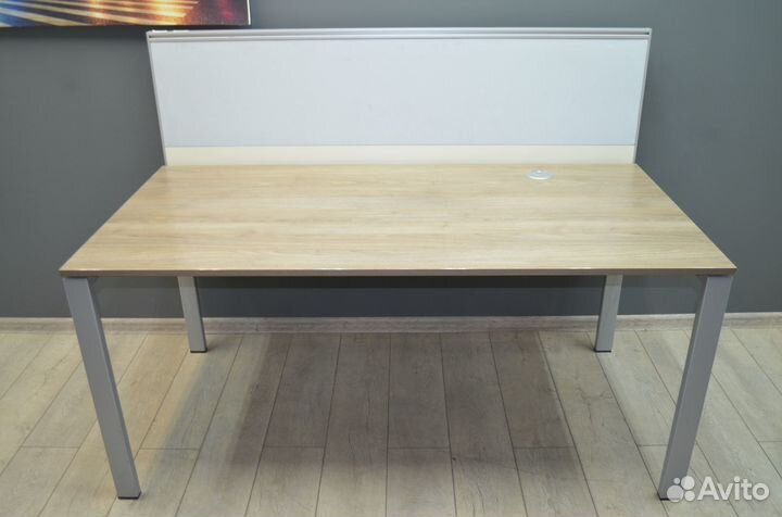 Стол письменный на металлокаркасе Bene, Австрия