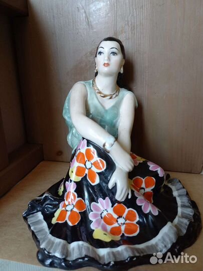 Фарфоровая статуэтка Цыганка Дулево 1960г